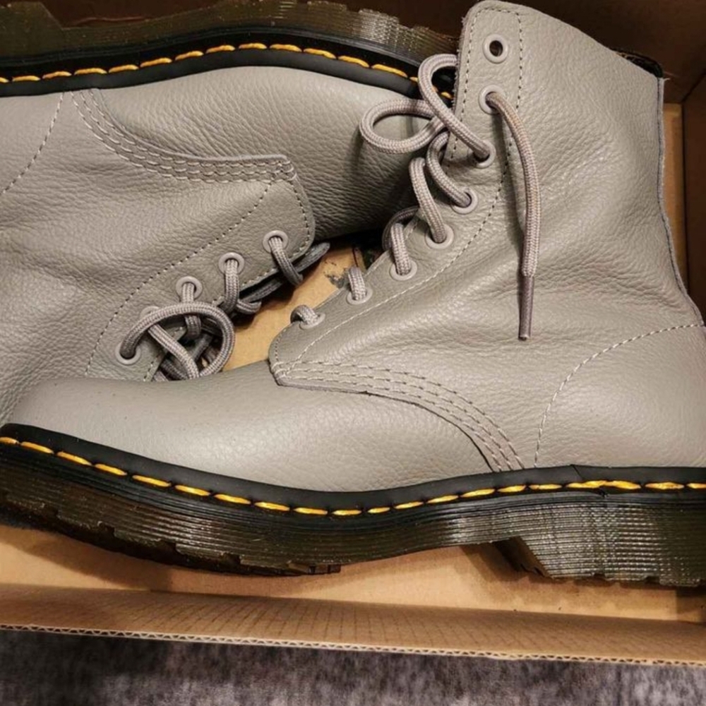 Dr Martens 1460 Pascal boot